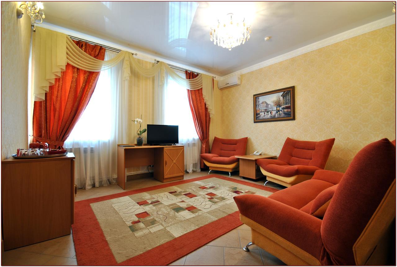 Dvoryanskoye Gnezdo Hotel Smolensk Esterno foto